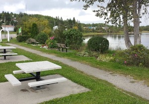 Crestview Guest House - Crestview House - Deluxe Room B14 in Chapleau