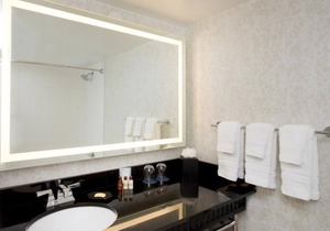 Family & Friends Getaway! 3 Beautiful Units, Pool, Close to Downtown Miami! in Miami