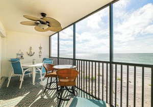 Sunset Terrace 108 · Dolphins · Gulf Front in Bradenton Beach
