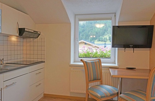 Mathon Apartment | Cosy apartment for 2 people with WIFI, TV, pets allowed and panoramic view