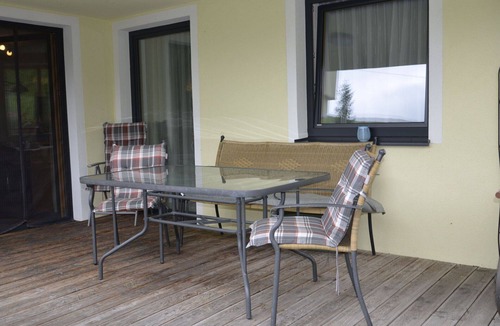 Sankt Anton am Arlberg Villa | Cosy apartment in villa for 5 people with WIFI, TV and pets allowed