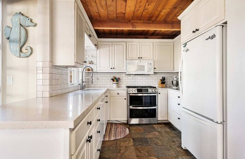 Mission Beach House | Home + Guest Apt Roof Deck 30 Sec to Sand