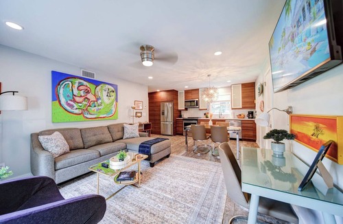 Cherry Condo | Modern Myers Park 1BR · Ground Floor · Free Parking · near Atrium CMC & Uptown