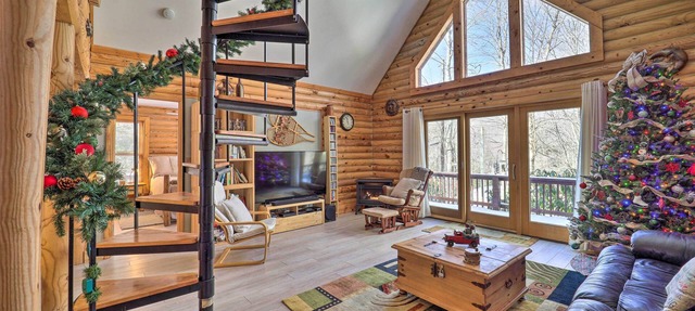 2 Decks & Fire Pit: Scenic Beech Mountain Retreat! in Beech Mountain
