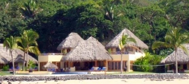 200 ft Oceanfront, Sleeps 18, Private Cook Service, Swim up bar, jacuzzi in Chacala