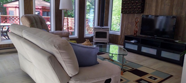 4 Season Peaceful Cottage in Ponemah - 5 min walk to Lake Winnipeg! in Matlock
