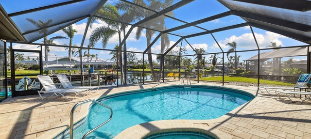 5 Bedroom/4 Bath Saltwater Pool Home! Kayaks and Fishing off the dock! Add Boat! in Cape Coral