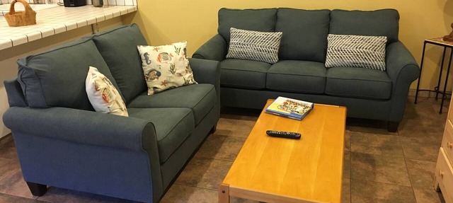 Affordable, end unit on courtyard in desirable La Cabaña! Steps From beach in Carpinteria