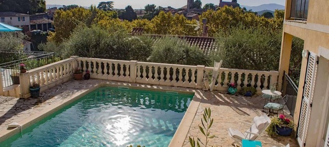 Apartment with Heated Pool, perfect for families in Montauroux