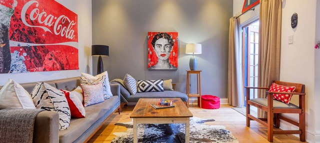 Backup-Powered Modern Art Decor Apartment in walking distance to V&A Waterfront in Cape town