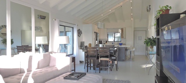 Beach Condo with Sunset Views in Seven Mile Beach