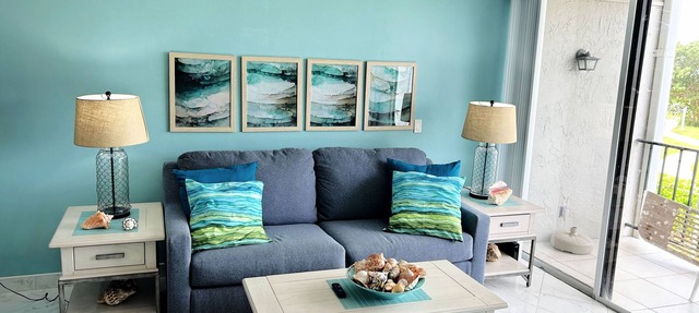 Beach Front Condo with Ocean View in Freeport