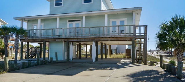 Beachside Haven: Spacious 6-Bedroom Retreat Just Steps from the Sand in Pensacola Beach