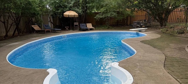 Beautiful Spacious 4BR House Pool Parking in Markham