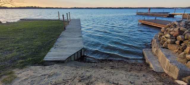 Beautiful St Lawrence waterfront cottage in Gananoque