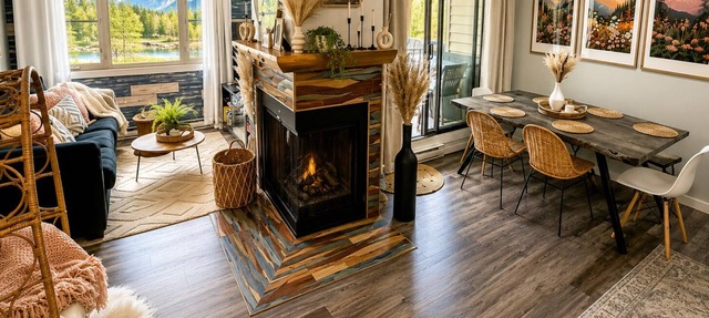 Boho theme, Ground floor patio with green space and creek view. 2 min to gondola in Panorama