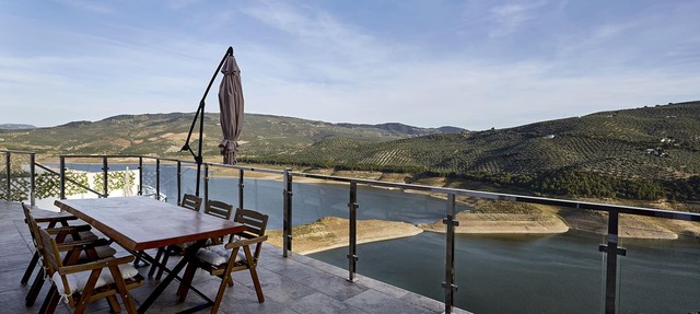 Casa de Nueva Construcción con Vistas al Mayor Embalse de Andalucía in Iznájar