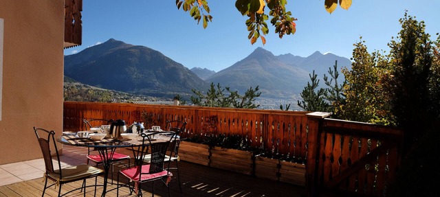 CHALET 4 * SOUTH TRIPLEX SOFT CHIMNEY BALCONIES GARDEN VIEW GREENHOUSE CHE CALM in Briançon