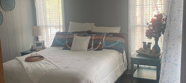 Charming 2-bedroom mobile home with AC, WiFi in Benton very close to the Ky Lake in Benton