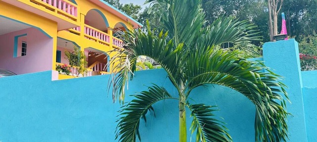 Charming 3-bedroom house with AC and WiFi in Negril in Negril