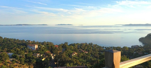 CHARMING PROPERTY WITH SPECTACULAR VIEWS AND SMALL POOL NESTLED ON THE CORNICHE in Rayol-Canadel-sur-Mer