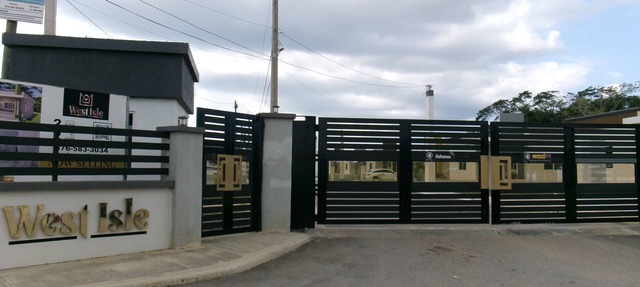 Charming, newly constructed, 2-bedroom house in gated community/modern amenities in Negril