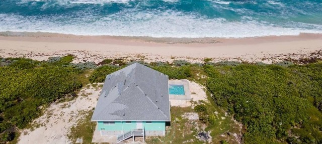 Charming Ocean Front Home With Awesome Ocean Views in Dead man’s cay