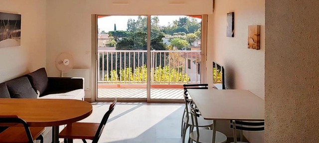 Comfortable Studio With Balcony Close To The Beach in Sainte-Maxime