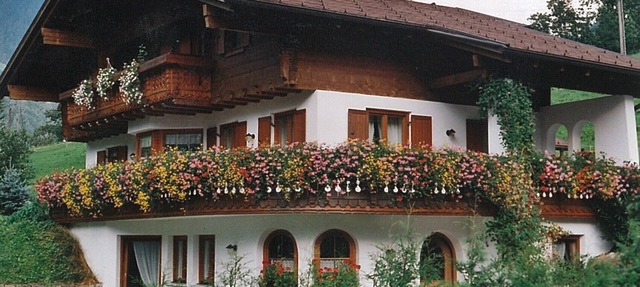 Comfortable vacation apartment with a wonderful view, simply to feel good in Silbertal