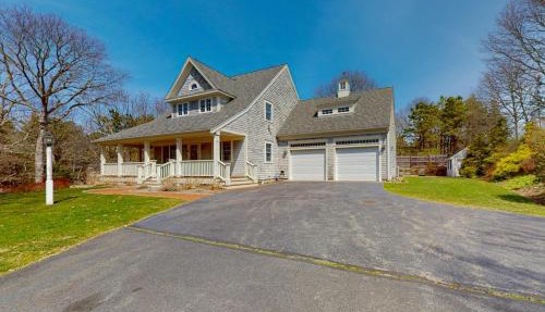 Cotuit Mannor in Cotuit
