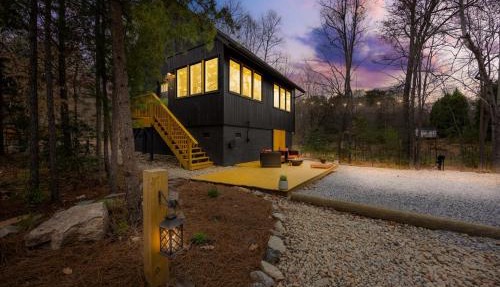 Couples Retreat, Yard Games, Firepit, Paddleboards in Terrell