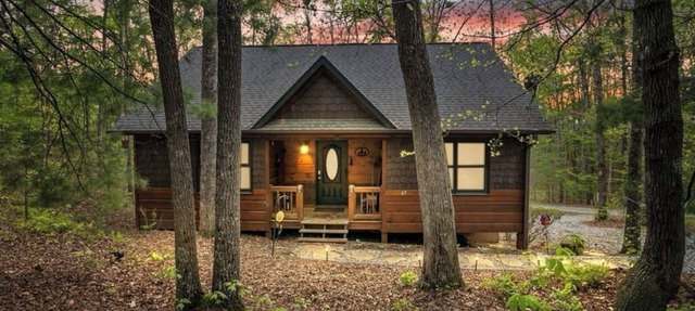 Cozy 2BR/2BA Mountain Cabin Near Blue Ridge in Morganton