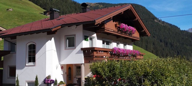 cozy apartment for 4-6 people in Madseit, 3km from the Hintertux Glacier in Tux