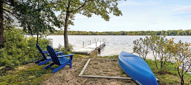 Cozy Cottage with Private Hot Tub and Lake Access in Pullman