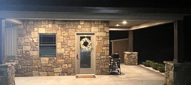 Cozy Hideaway with King Bed, Pond & Firepit in Paducah