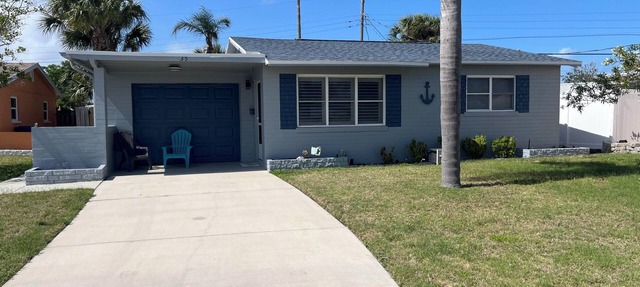 Cozy Ormond Beach Bungalow home w/backyard and garage 1 block to the beach in Ormond Beach