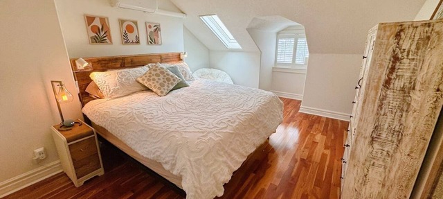 Downtown Kingston Heritage Home! Parking,Deck, 5 min from water & downtown core in Kingston