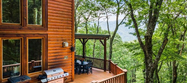 Eagle Nest Lodge Hot Tubs & Mountain Views in Seven Devils