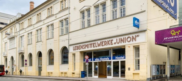 Einzelzimmer, Dusche, WC - a&o Salzburg Hauptbahnhof in Salzburg