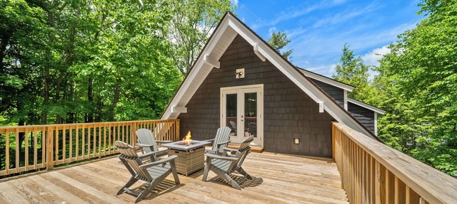 Elevation Escape - Beech Mtn home with game room, outdoor space in Beech Mountain