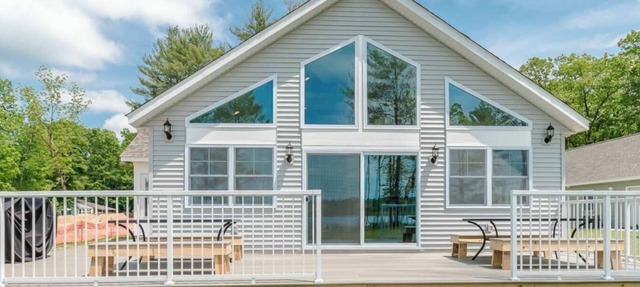Expansive Lakefront Home with Private Dock & Canoe in Pullman
