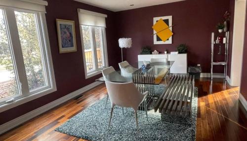 Family-Friendly Retreat for 14 in Richmond Hill in Richmond Hill