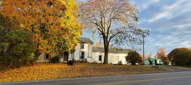 Feel the Country Vibe in this 4-bedroom Farmhouse Inn! Close to Kingston, PEC in Greater Napanee