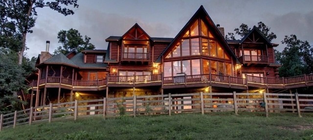 Five Star Lodge and Stables is pet friendly with a big mountain view. hot tub, firepits. Ideal for Weddings and Corporate Retreats in Morganton