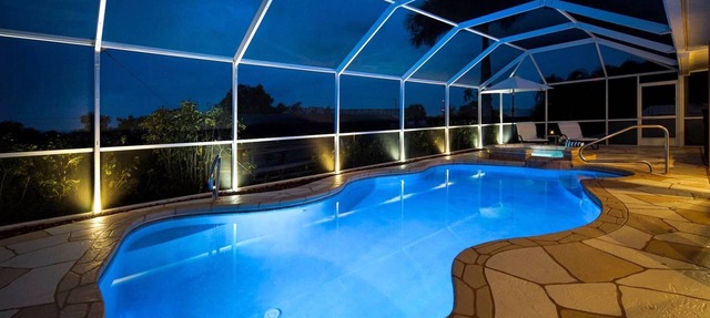 HD Smart TV's, Kayaks, Pool & Spa, WIFI, Gulf Access, E-Dart Board, Bar, Grill in Cape Coral