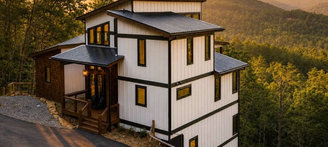Infinity Ridge: Elevated Pool Escape w/Epic Views Hot-Tub Fire-Pit Games in Epworth