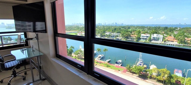 Large Connected Spacious 5-Bedroom Sunset Suite 141921 in Miami Beach