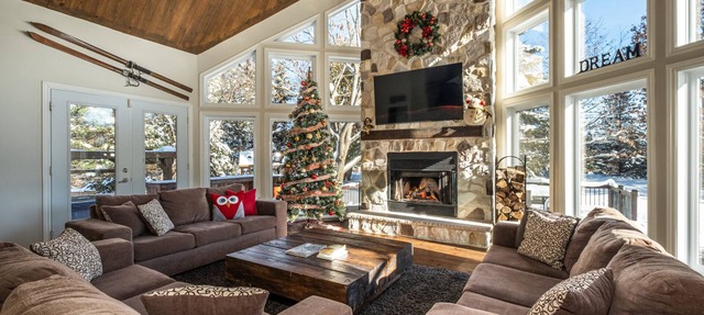 Large Tremblant Ski and Golf Chalet in Mont-Tremblant