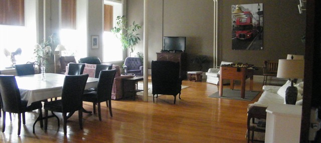 Loft Apartment, Down town core of Gananque in Gananoque