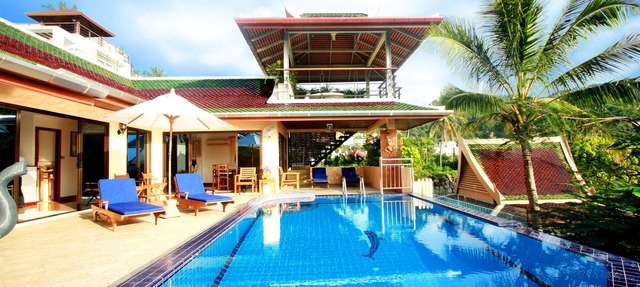 Luxury 4 Bed Infinity Pool Villa, Chef. in Tambon Karon